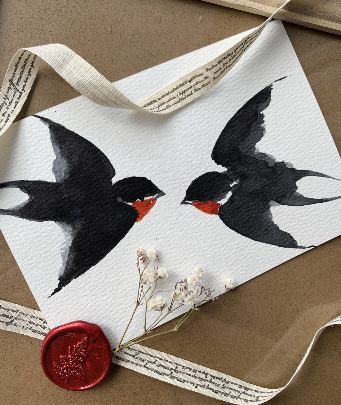 Carte poștală originală ilustrată cu rândunele - handmade păsări ilustrate în acuarelă - casă & stil de viață - produse de papetărie - cărți poștale - Artynos.ro