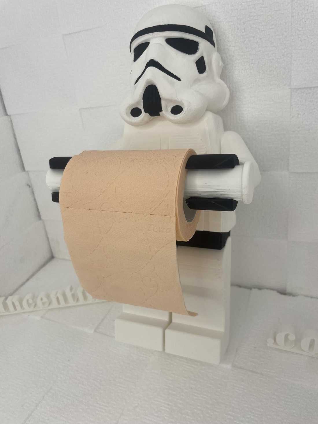 Lego Star Wars Stormtrooper suport pentru hartie igienica - casă & stil de viață - accesorii pentru decorat casa - decorațiuni de pereți, decorațiuni suspendate - decorațiuni suspendate - Artynos.ro Lego Star Wars Stormtrooper suport pentru hartie igienica - casă & stil de viață - accesorii pentru decorat casa - decorațiuni de pereți, decorațiuni suspendate - decorațiuni suspendate - Artynos.ro