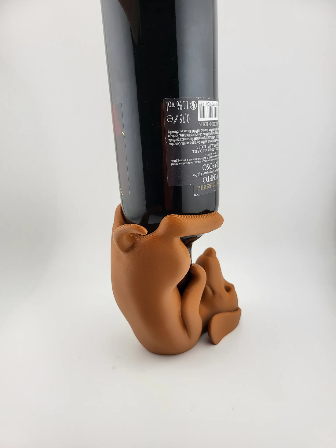 Suport de vin în formă de teckel pentru iubitorii de vin și câini! - alimente - băuturi alcoolice - Artynos.ro Suport de vin în formă de teckel pentru iubitorii de vin și câini! - alimente - băuturi alcoolice - Artynos.ro