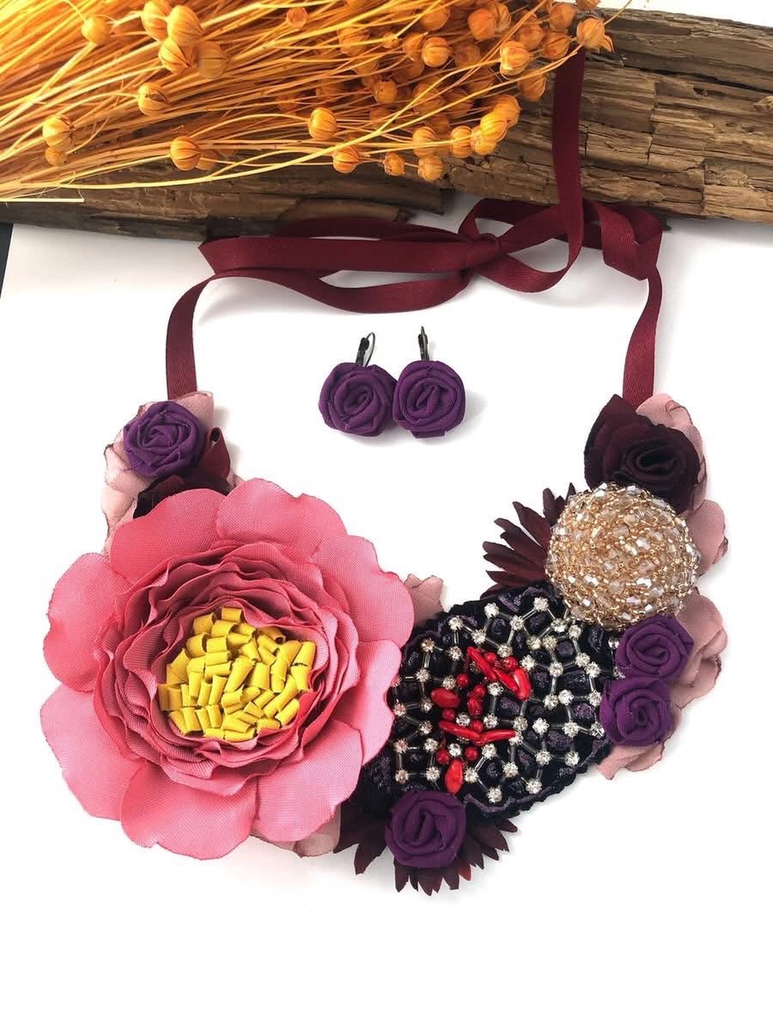 Colier cu floare roz - bijuterii - coliere - chockere - Artynos.ro