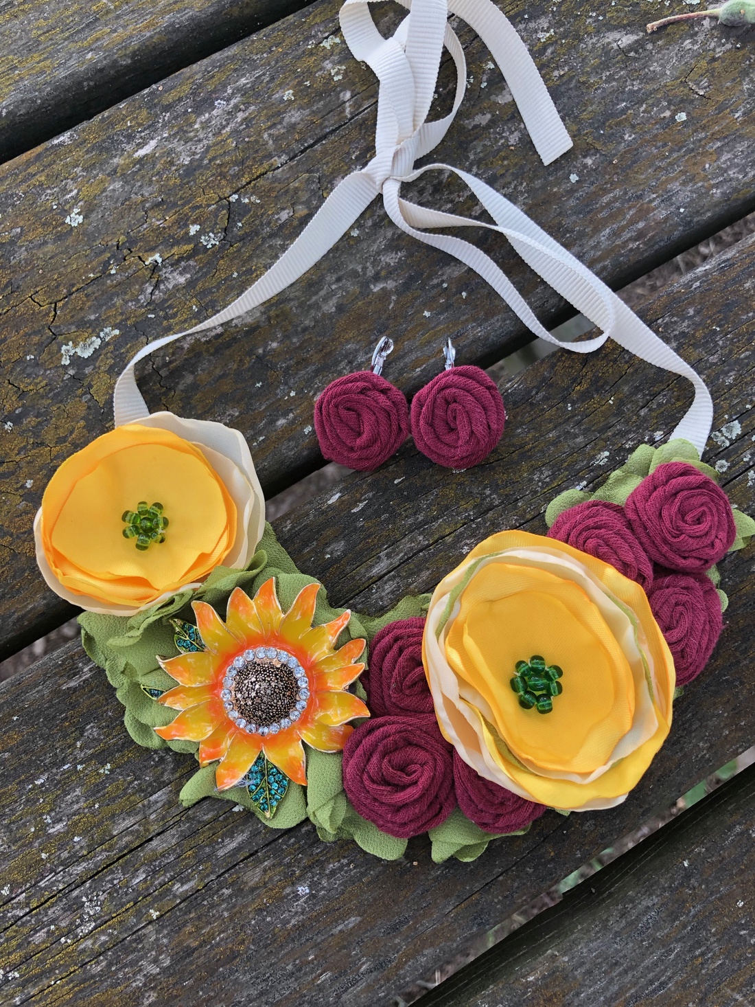 Colier handmade - Royal Sunflower - bijuterii - coliere - chockere - Artynos.ro