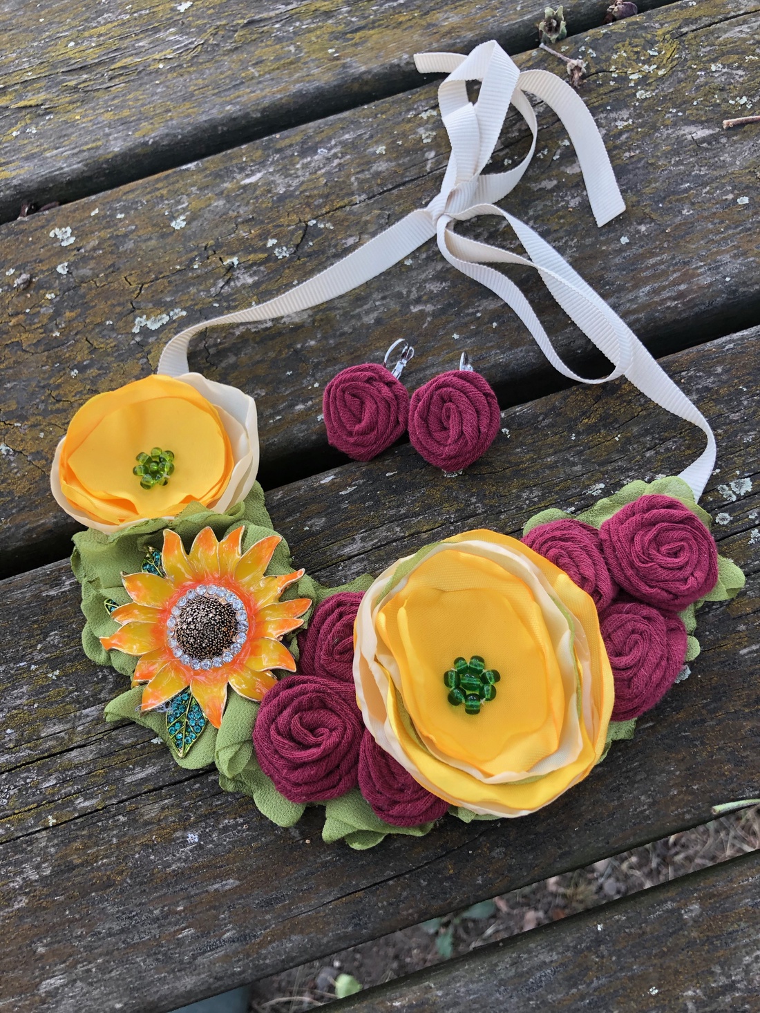 Colier handmade - Royal Sunflower - bijuterii - coliere - chockere - Artynos.ro