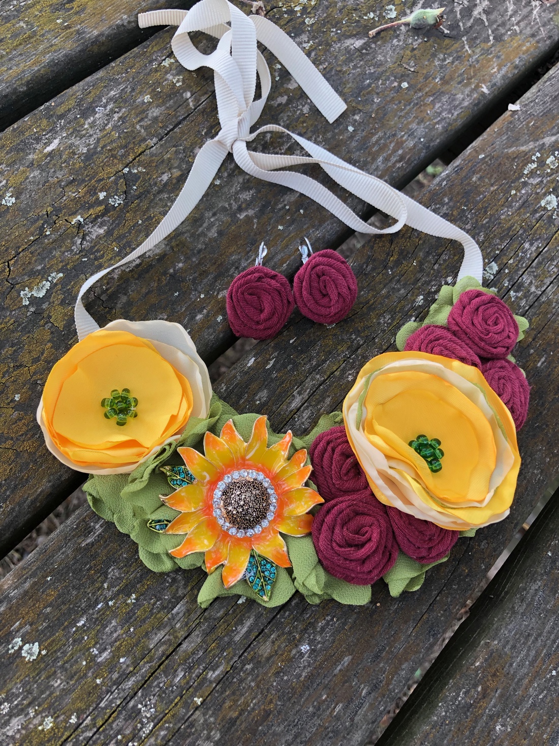 Colier handmade - Royal Sunflower - bijuterii - coliere - chockere - Artynos.ro