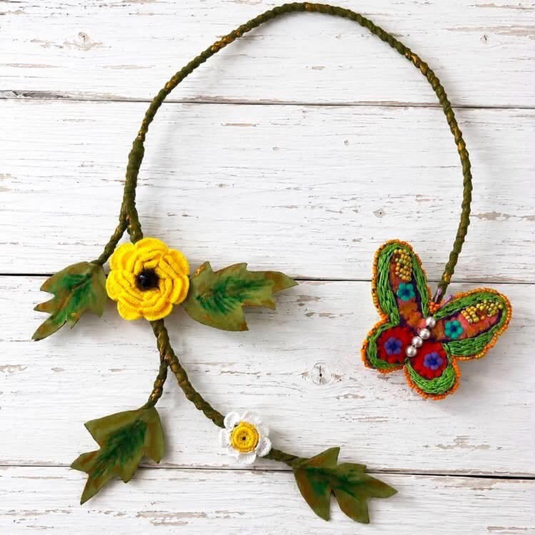 Colier cu fluture - bijuterii - coliere - chockere - Artynos.ro