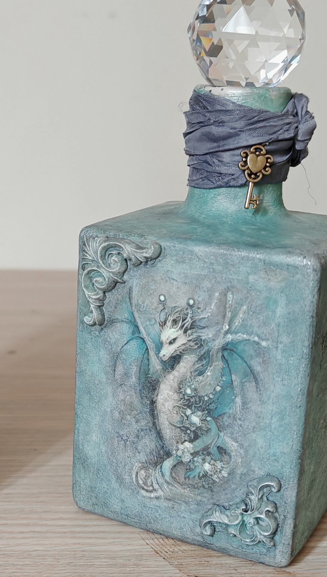 Sticlă decorativă vintage dragon - arte vizuale și accesorii  - picturi - pictură pe sticlă - Artynos.ro