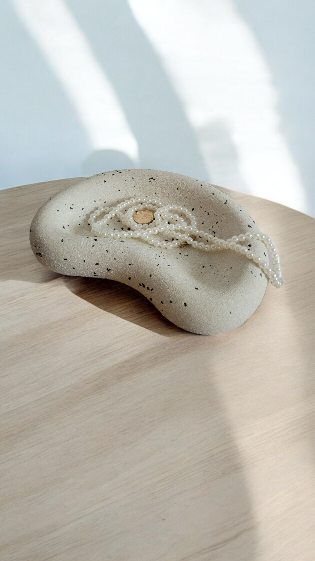 Tavă din ciment semilunar cu finisaj nisipos - accesorii nuntă - materiale decor pentru nuntă - decorațiuni pentru masa de nuntă  - Artynos.ro