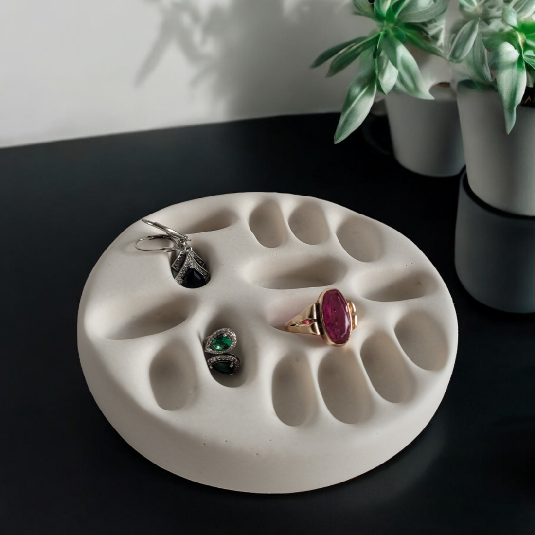 Tavă suport pentru inele din Jesmonite � Organizator minimalist pentru bijuterii - accesorii nuntă - bijuterii mireasă - inele de logodnă, verighete - Artynos.ro