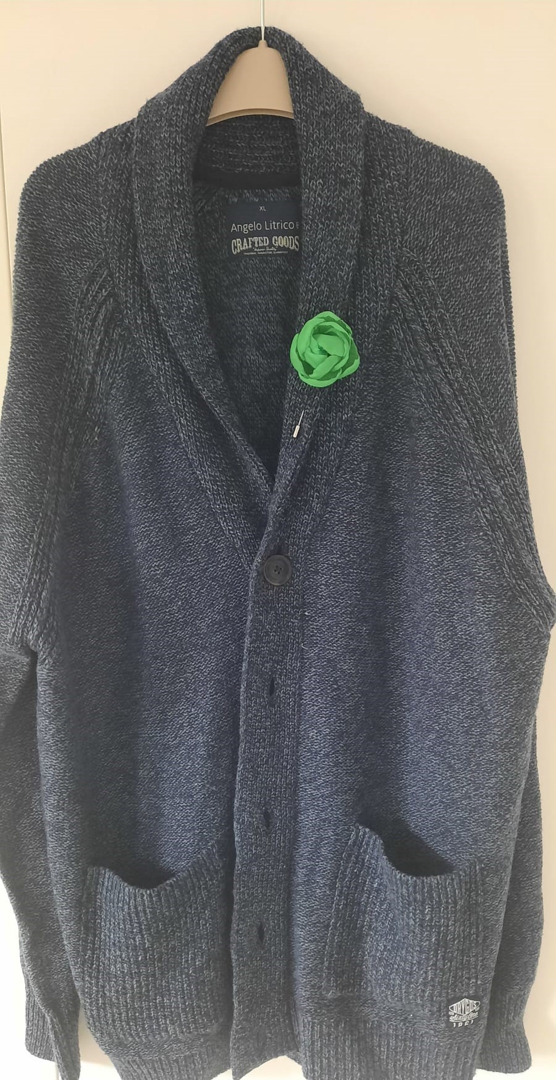 Broșă Floare Handmade din Voal Verde cu Cristal Central � Accesoriu Elegant de Primăvară - bijuterii - broșe - Artynos.ro