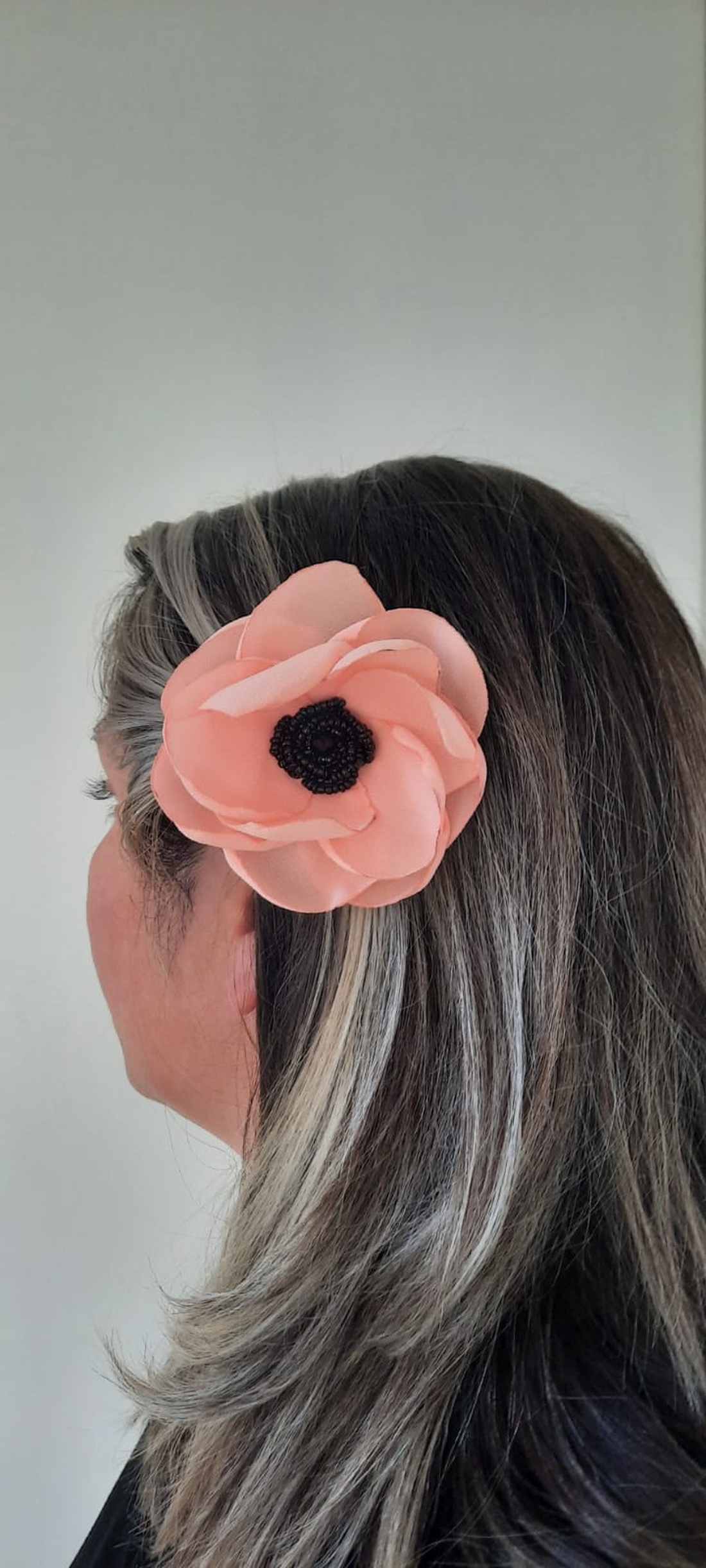 Broșă și agrafă Peach and Black � floare handmade din voal cu centru de mărgele negre - îmbrăcăminte și modă - accesorii păr - bandă de păr și agrafe păr - Artynos.ro