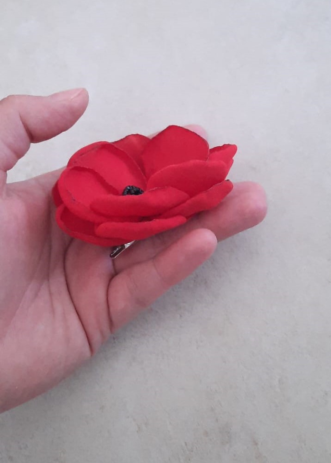 Broșă/agrafă Crimson Poppy - bijuterii - broșe - Artynos.ro
