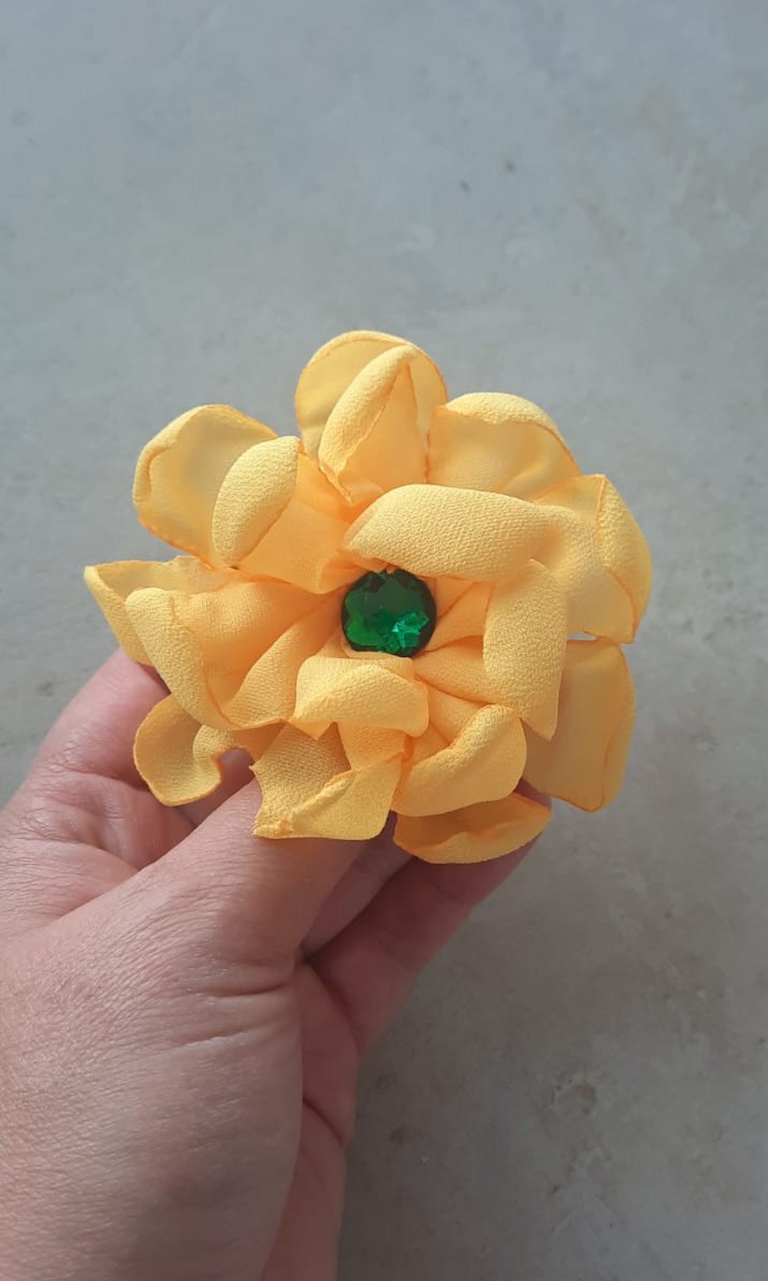Brosa/agrafa Marigold Smarald - bijuterii - broșe - Artynos.ro