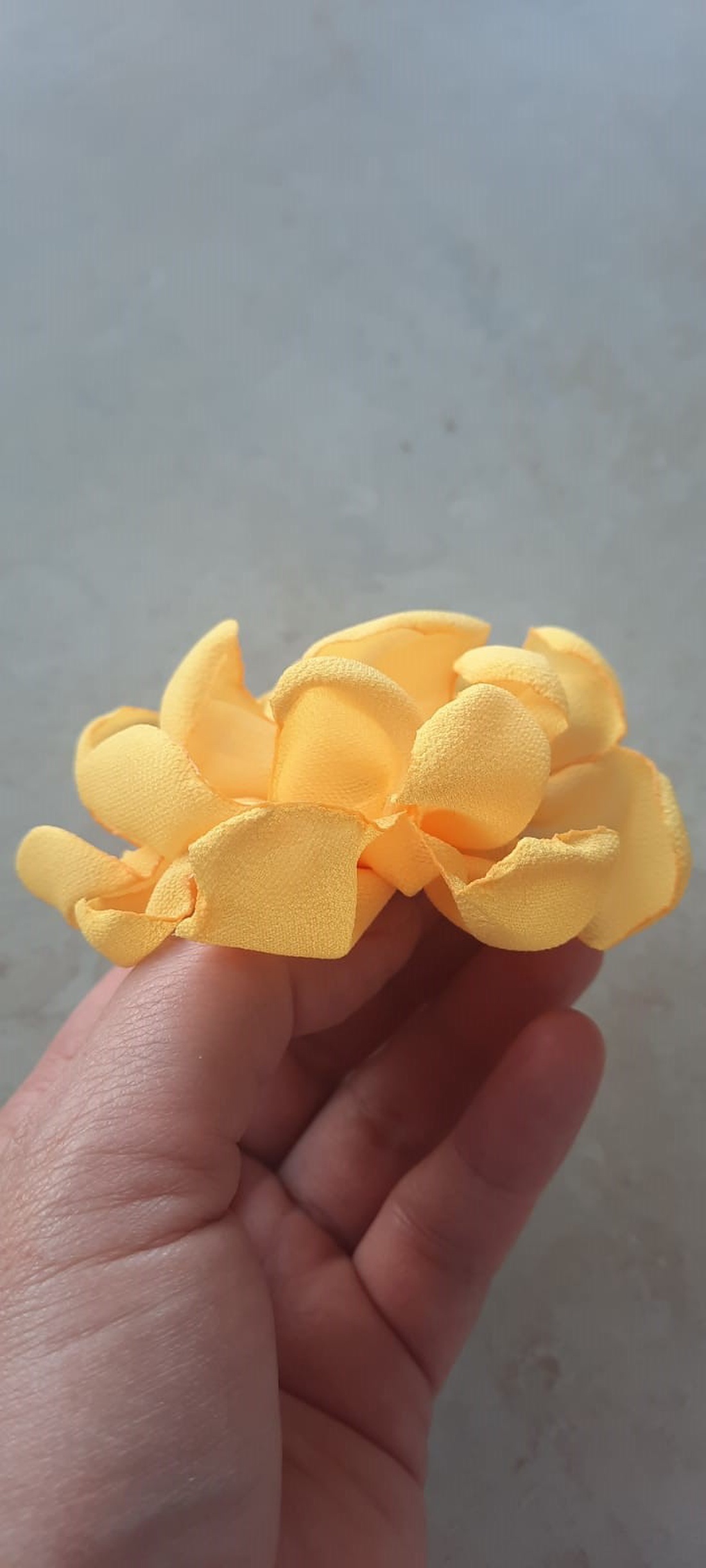 Brosa/agrafa Marigold Smarald - bijuterii - broșe - Artynos.ro
