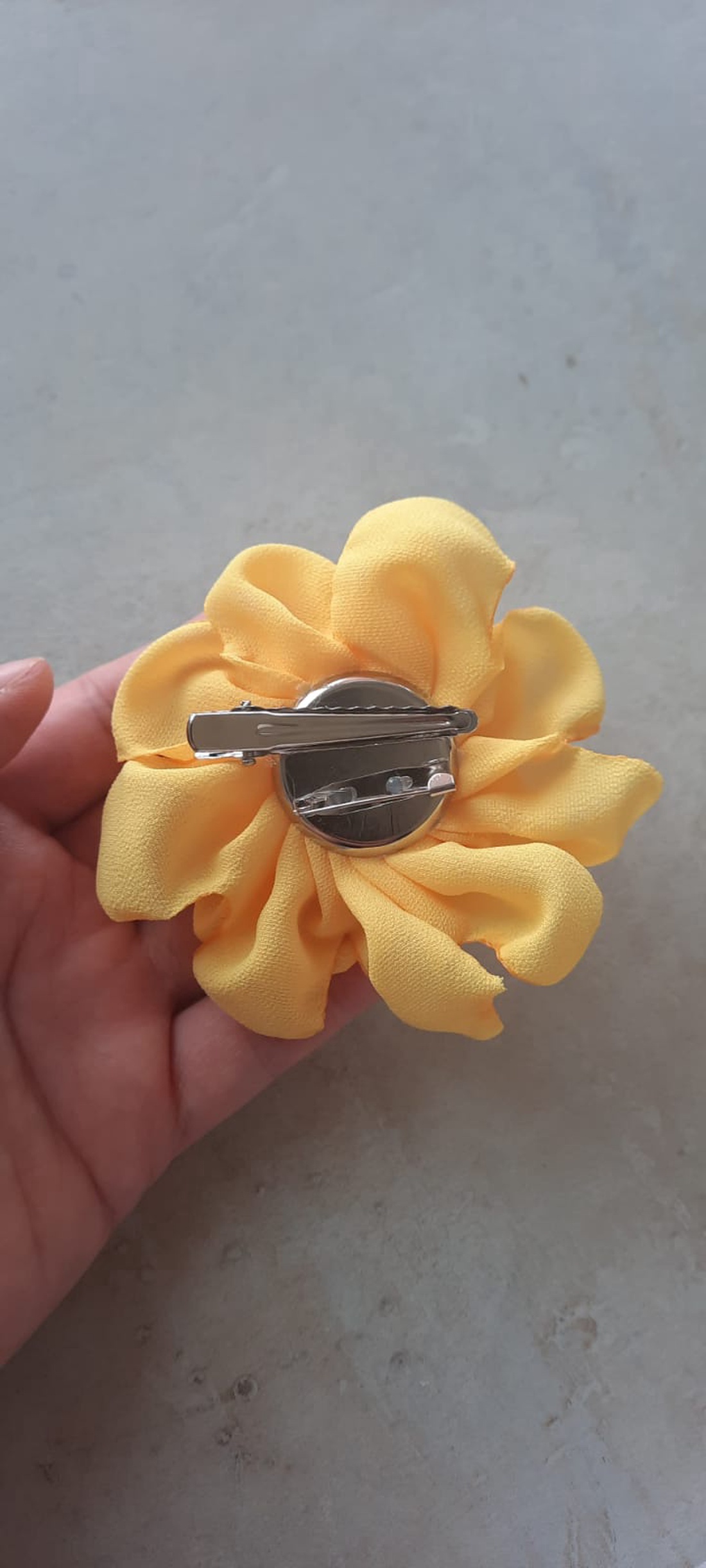 Brosa/agrafa Marigold Smarald - bijuterii - broșe - Artynos.ro