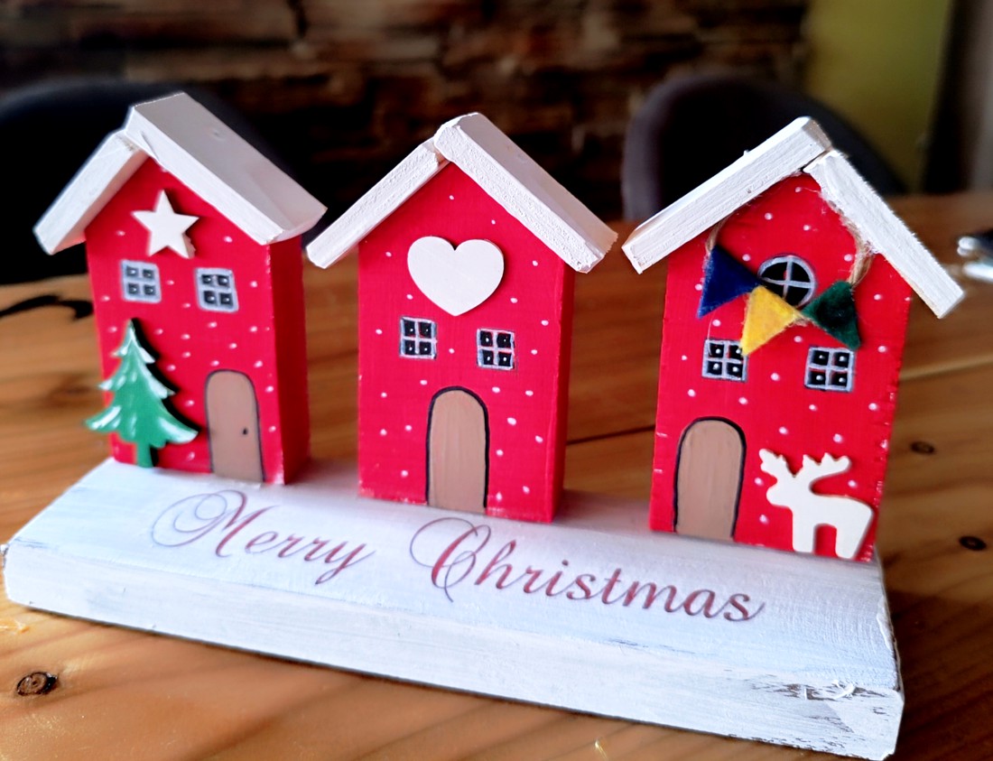 Căsuțe de Crăciun , decor unic de masă din lemn - crăciun - decorațiuni de crăciun de casă - căsuțe decorative de crăciun - Artynos.ro