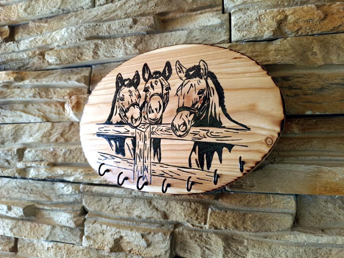 Breloc de perete din lemn cu 3 cai -  - Artynos.ro