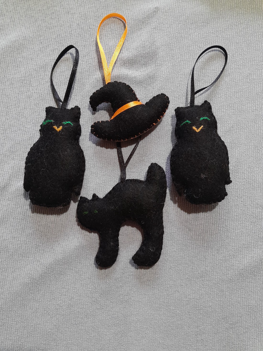 Decorațiuni de Halloween, (bufniță, pisică neagră, pălărie de vrăjitoare) - - Artynos.ro Decorațiuni de Halloween, (bufniță, pisică neagră, pălărie de vrăjitoare) - - Artynos.ro