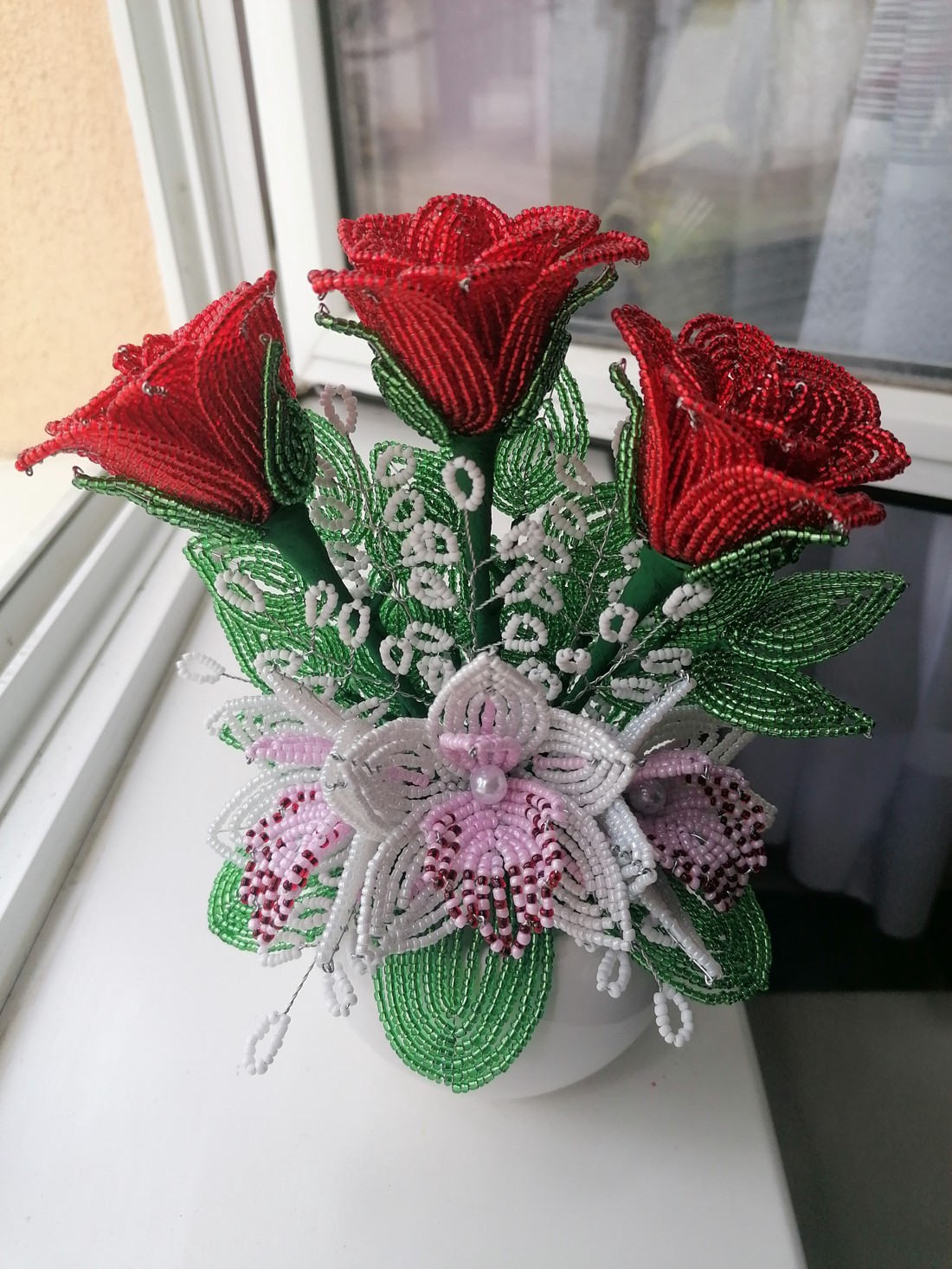 Trandafir de perle cu orhidee - casă & stil de viață - accesorii pentru decorat casa - suport de flori - buchete de flori - Artynos.ro