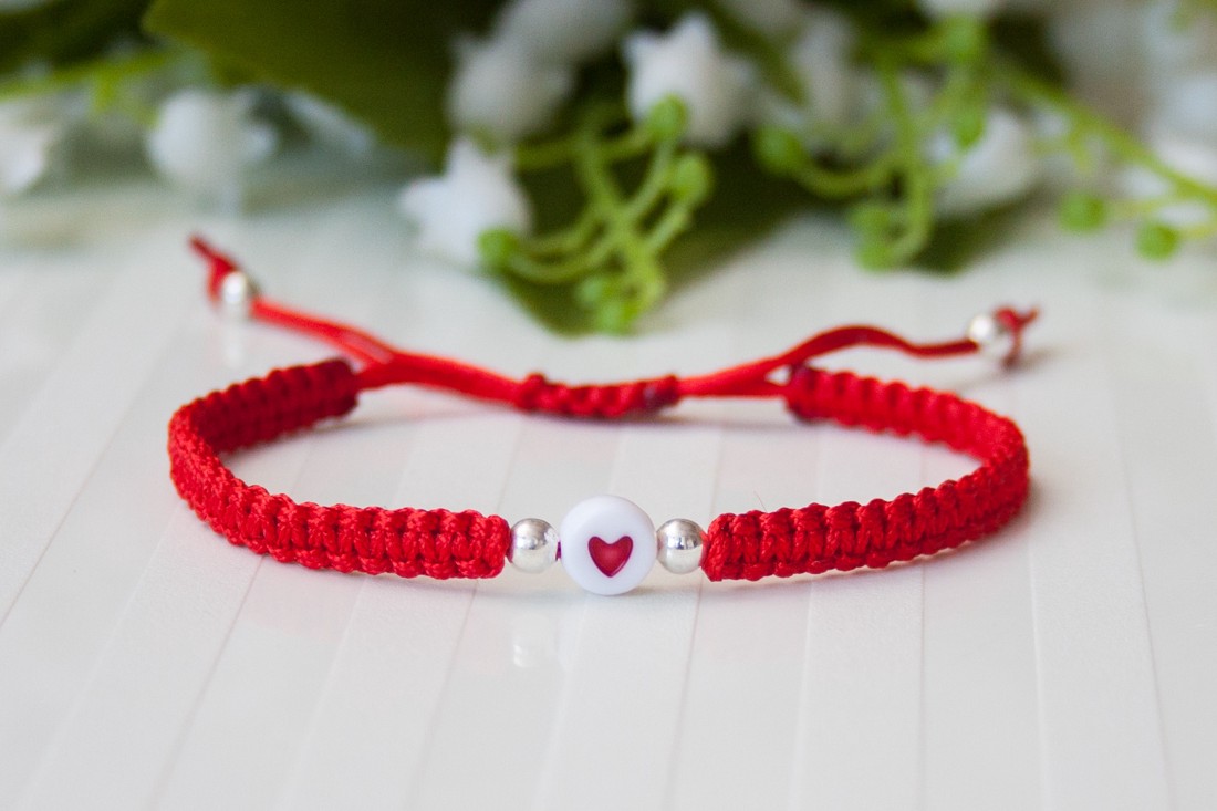 Brățară macramé împletită - Hearts red - - Artynos.ro Brățară macramé împletită - Hearts red - - Artynos.ro