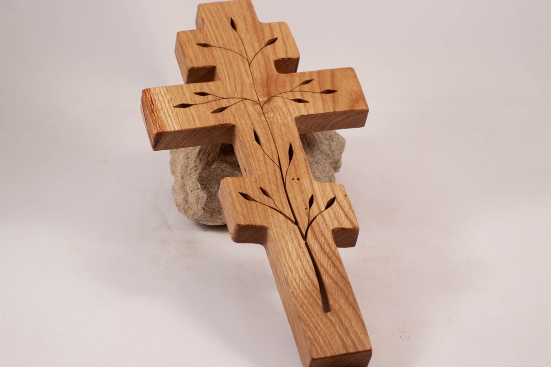 Cruce de lemn modelată, cruce de perete greco-catolică - - Artynos.ro Cruce de lemn modelată, cruce de perete greco-catolică - - Artynos.ro