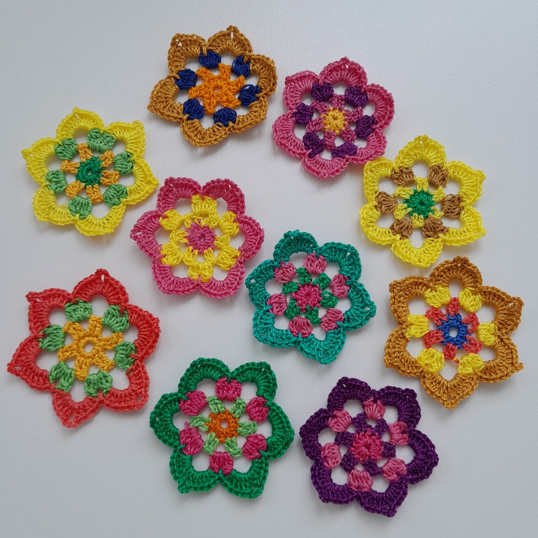 Pachet flori croșetate - 10 bucăți / pachet - - Artynos.ro Pachet flori croșetate - 10 bucăți / pachet - - Artynos.ro