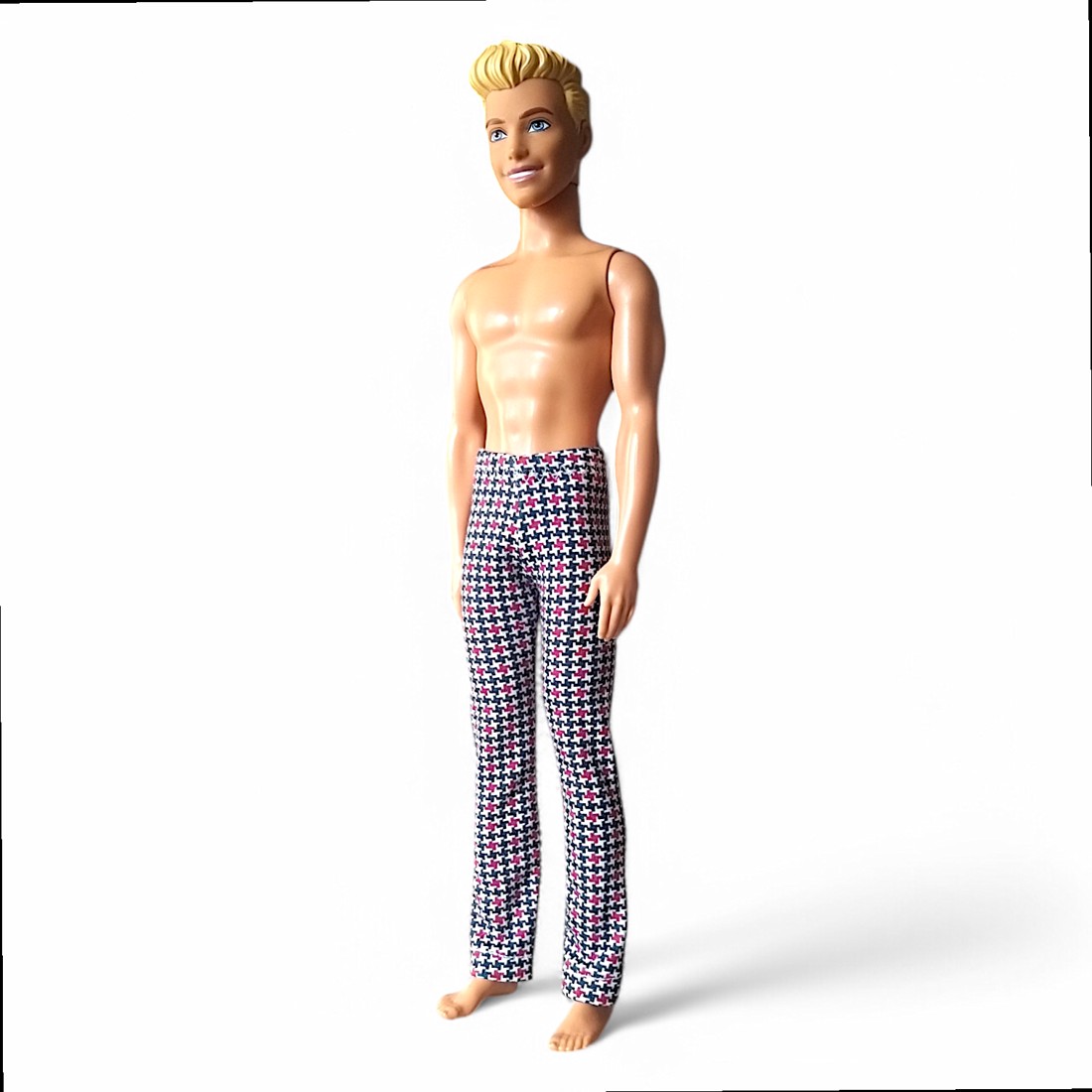 Pantaloni Ken cu croi drept și model în carouri mici (f004pk) � haine pentru păpuși de băieți de tip Barbie! (f004pk) -  - Artynos.ro