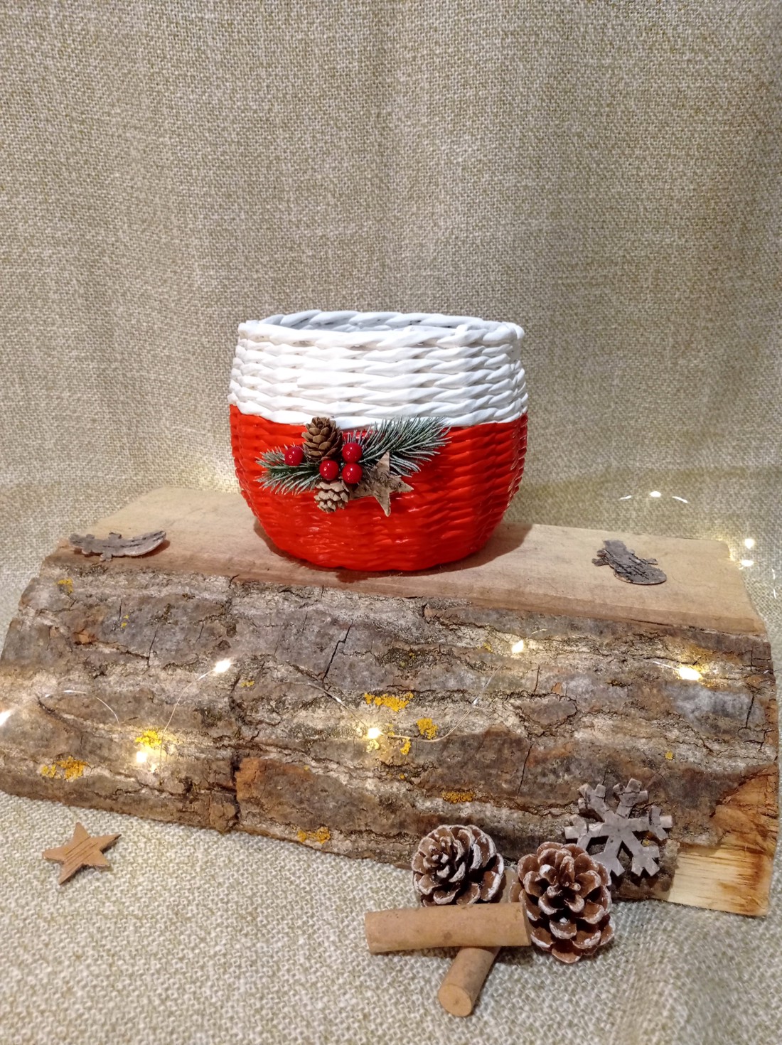 Un coș micuț ascunde un miracol de Crăciun - crăciun - decorațiuni de crăciun de casă - decor pentru masă de crăciun - Artynos.ro