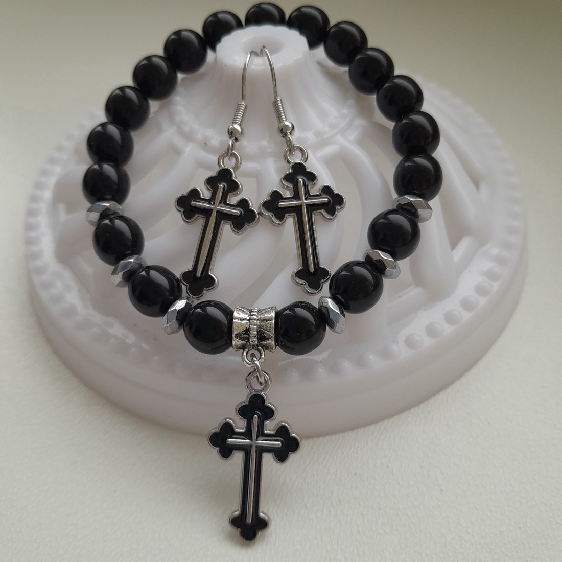 Set de bijuterii cu cruce - brățară, cercei - - Artynos.ro Set de bijuterii cu cruce - brățară, cercei - - Artynos.ro