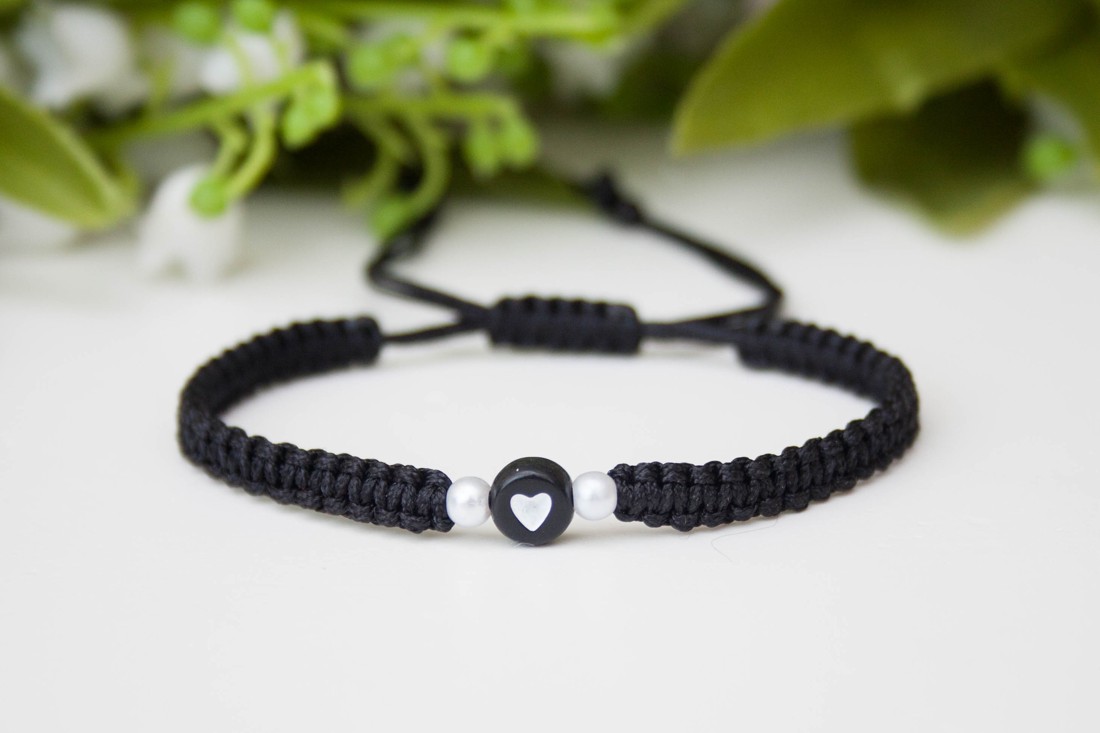 Brățară macramé împletită - Hearts negru - bijuterii - brățări - brățări împletite - Artynos.ro