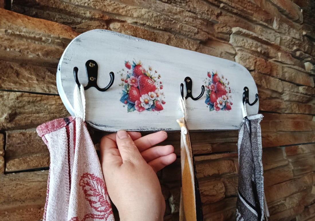 Mânere de bucătărie din lemn în stil vintage cu model de căpșuni -  - Artynos.ro