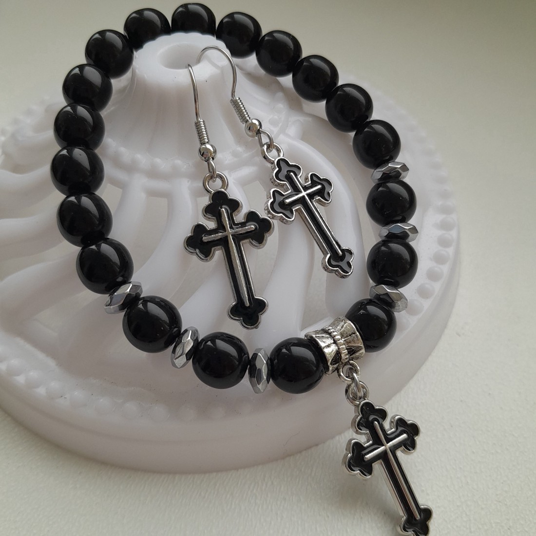 Set de bijuterii cu cruce - brățară, cercei - - Artynos.ro Set de bijuterii cu cruce - brățară, cercei - - Artynos.ro