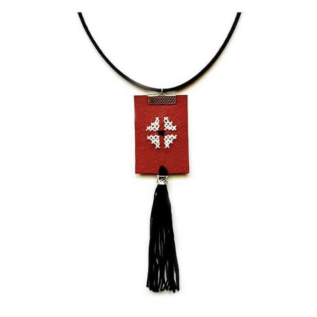 Colier din piele naturala brodata manual - bijuterii - coliere - coliere lungi - Artynos.ro Colier din piele naturala brodata manual - bijuterii - coliere - coliere lungi - Artynos.ro