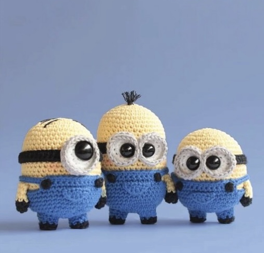 Papusa crosetata Minions - jucării și echipamente pentru copii - plușuri - păpușă croșetată, păpușă de pluș - Artynos.ro Papusa crosetata Minions - jucării și echipamente pentru copii - plușuri - păpușă croșetată, păpușă de pluș - Artynos.ro