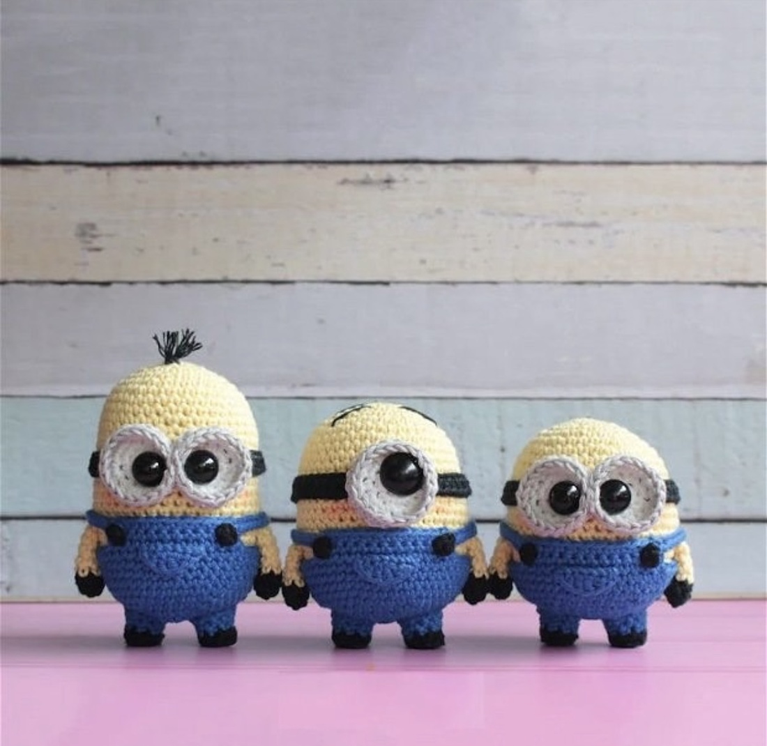 Papusa crosetata Minions - jucării și echipamente pentru copii - plușuri - păpușă croșetată, păpușă de pluș - Artynos.ro Papusa crosetata Minions - jucării și echipamente pentru copii - plușuri - păpușă croșetată, păpușă de pluș - Artynos.ro