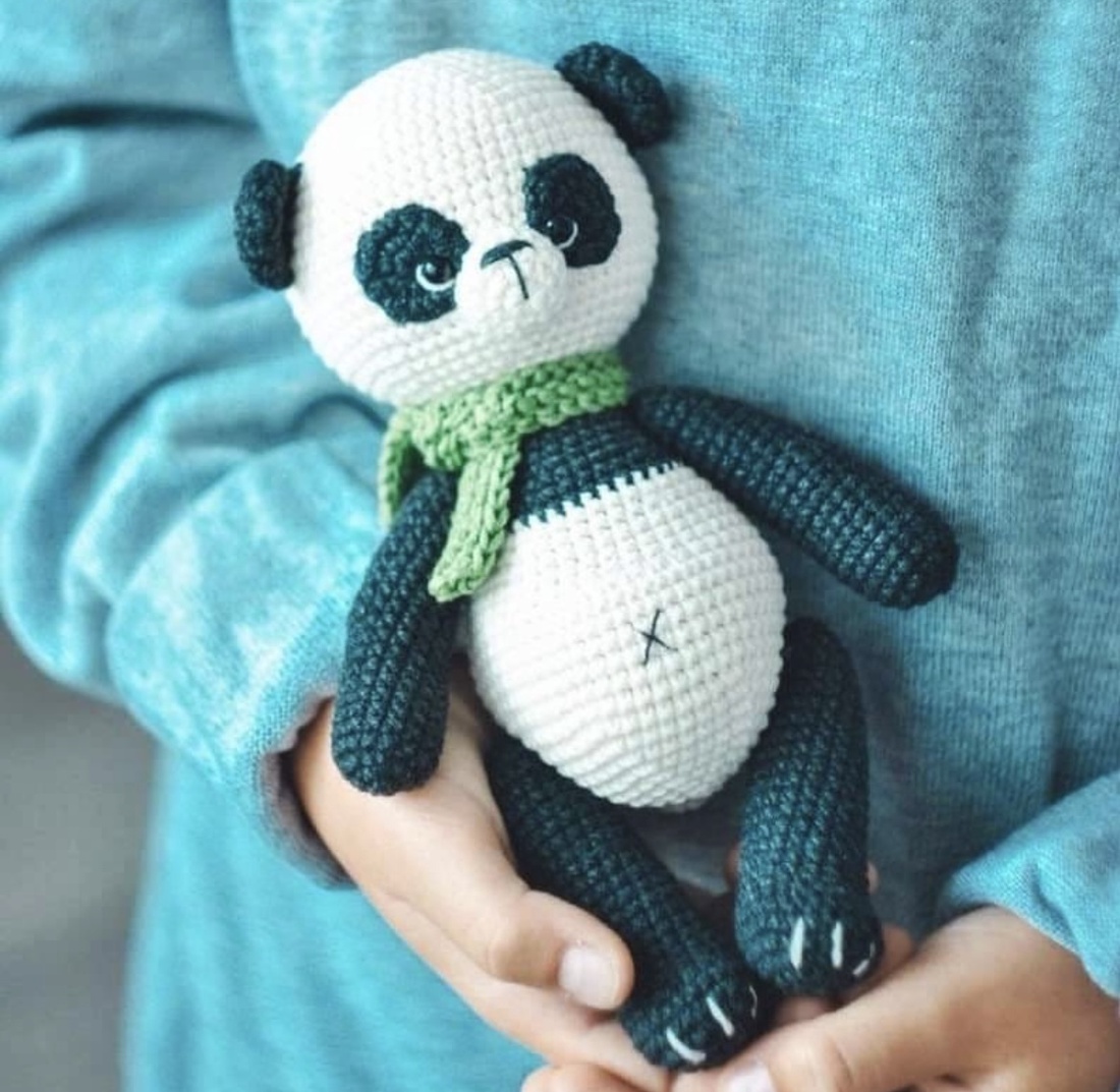 Jucarie crosetata urs panda - jucării și echipamente pentru copii - plușuri - păpușă croșetată, păpușă de pluș - Artynos.ro Jucarie crosetata urs panda - jucării și echipamente pentru copii - plușuri - păpușă croșetată, păpușă de pluș - Artynos.ro