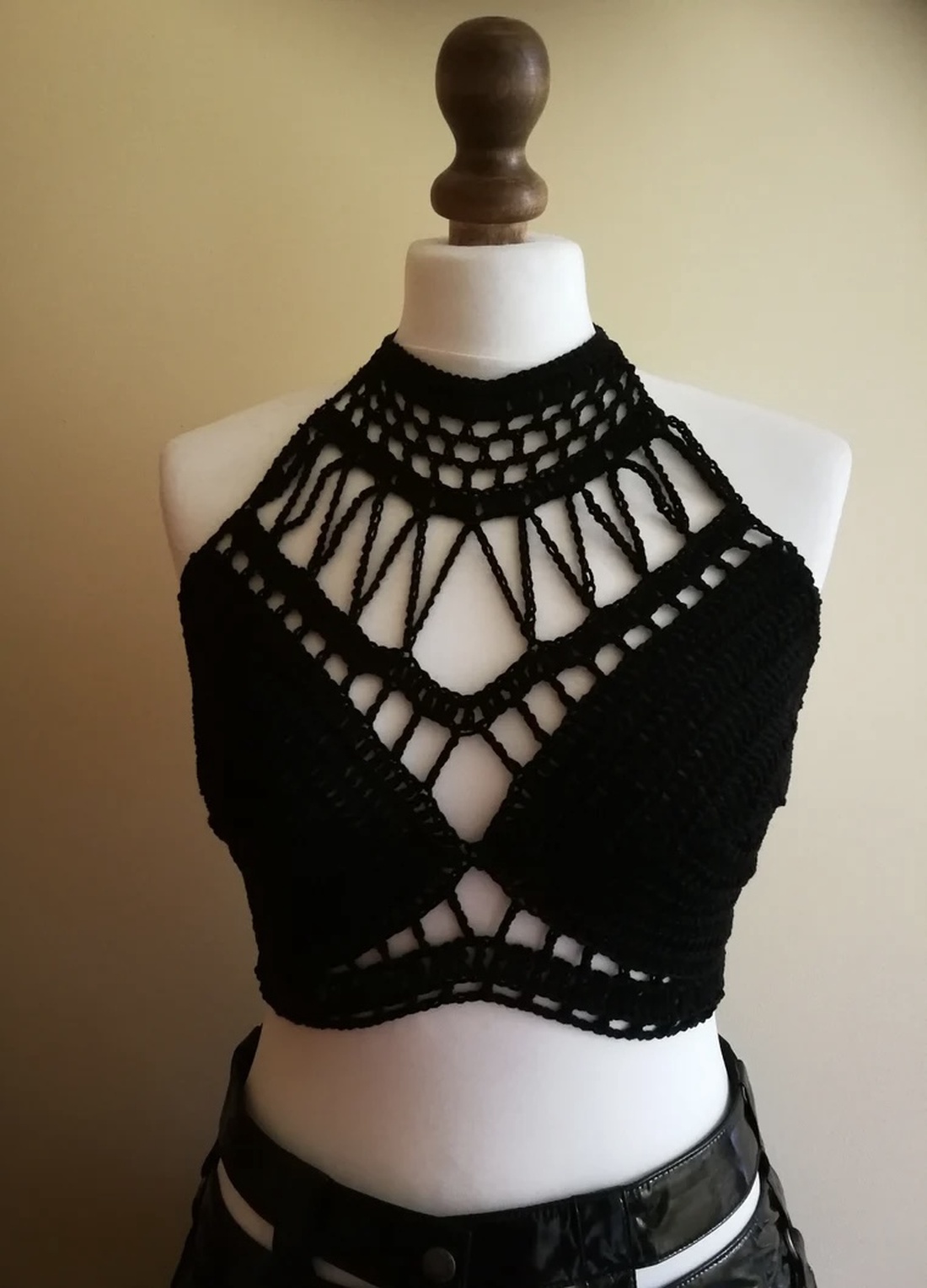 Top de vara crosetat - îmbrăcăminte și modă - haine damă - top de damă, bralette - Artynos.ro Top de vara crosetat - îmbrăcăminte și modă - haine damă - top de damă, bralette - Artynos.ro
