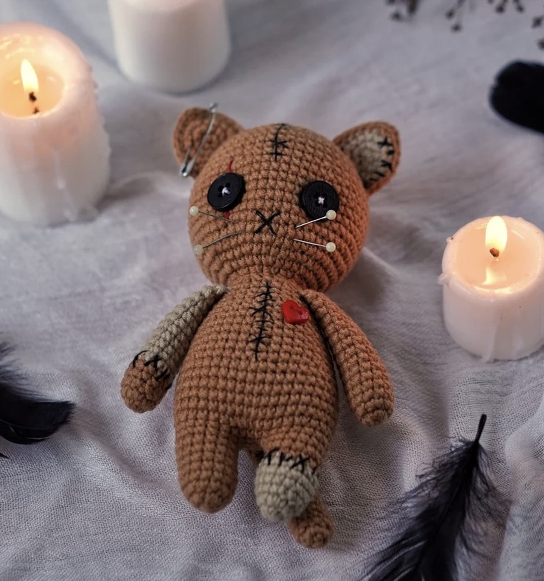 Jucarie crosetata pisicuta voodoo - jucării și echipamente pentru copii - plușuri - păpușă croșetată, păpușă de pluș - Artynos.ro Jucarie crosetata pisicuta voodoo - jucării și echipamente pentru copii - plușuri - păpușă croșetată, păpușă de pluș - Artynos.ro