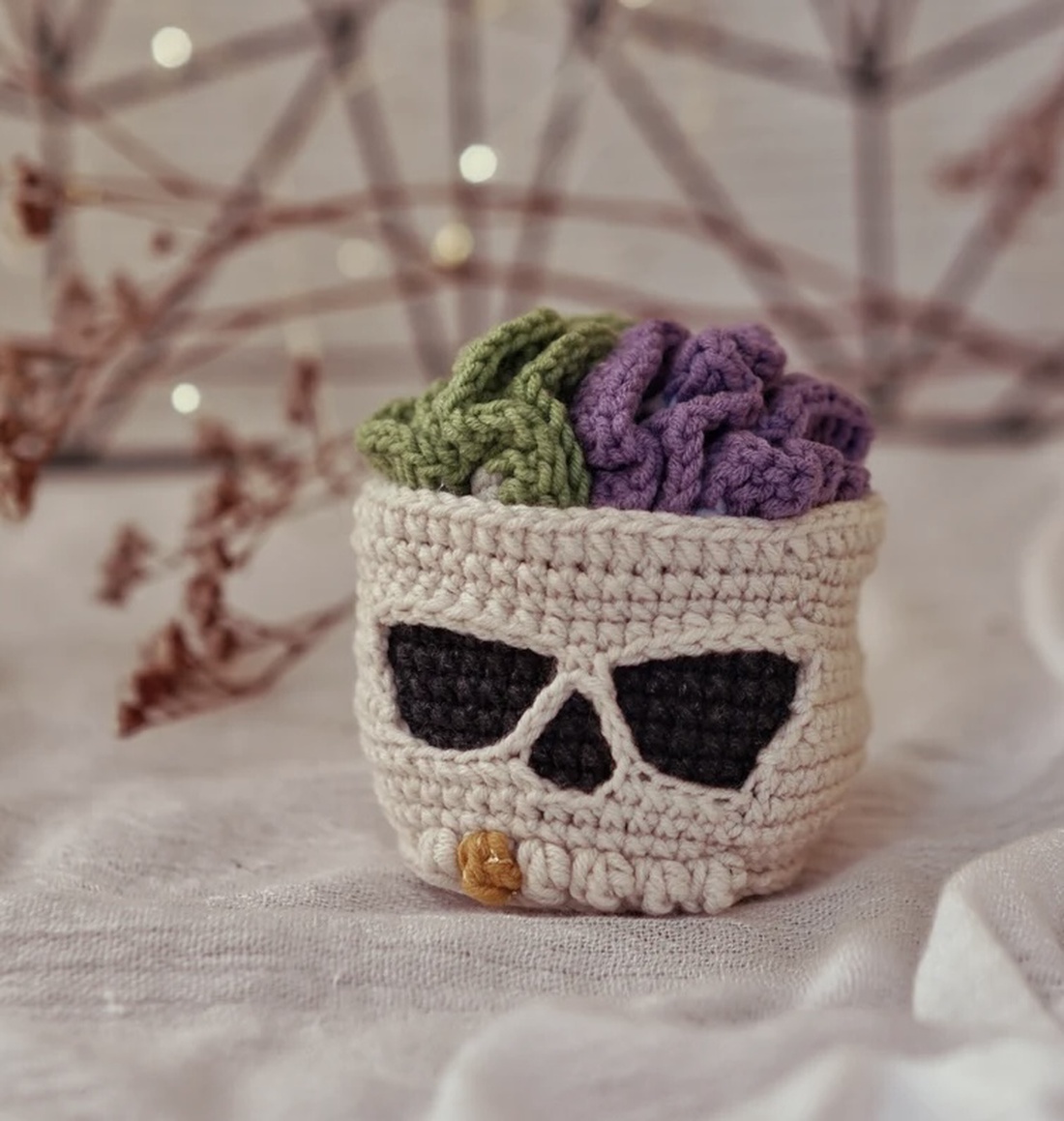 Breloc crosetat Skull - geantă și husă - accesorii genți - breloc - Artynos.ro Breloc crosetat Skull - geantă și husă - accesorii genți - breloc - Artynos.ro