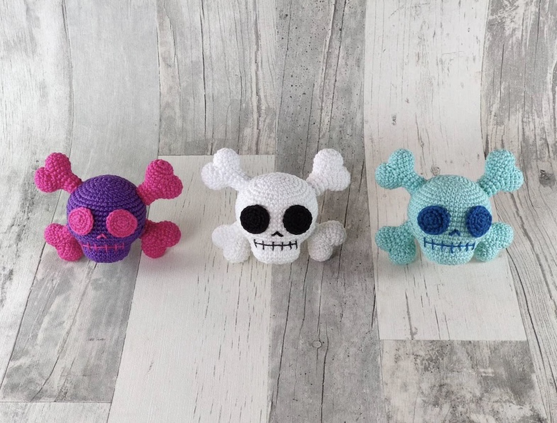 Breloc crosetat Skull - geantă și husă - accesorii genți - breloc - Artynos.ro Breloc crosetat Skull - geantă și husă - accesorii genți - breloc - Artynos.ro