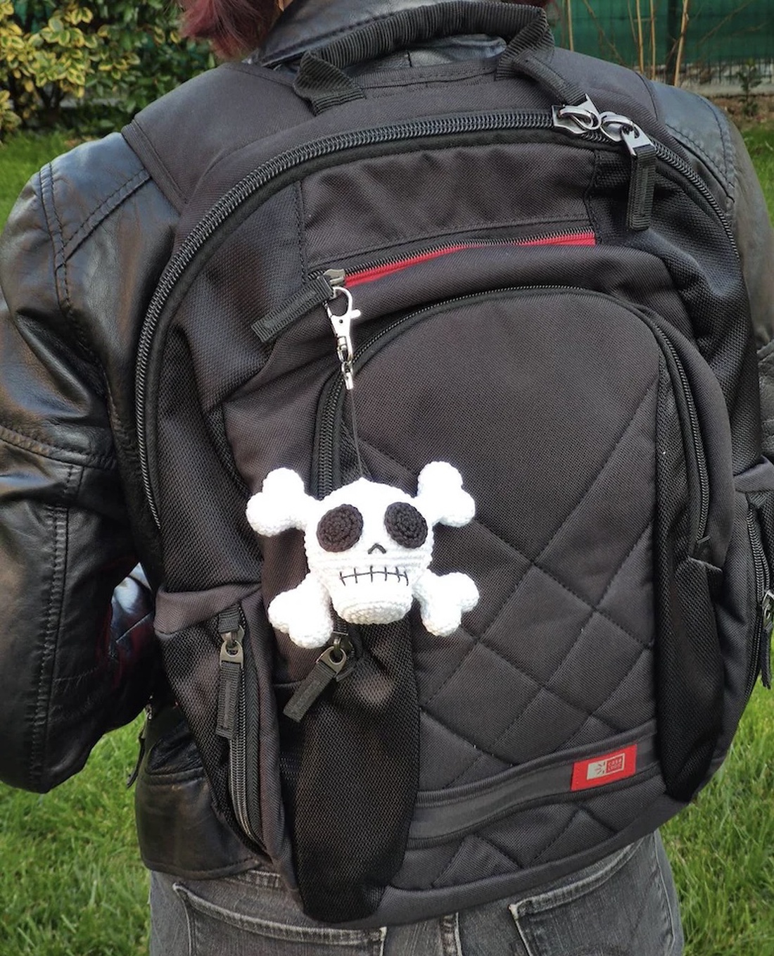 Breloc crosetat Skull - geantă și husă - accesorii genți - breloc - Artynos.ro Breloc crosetat Skull - geantă și husă - accesorii genți - breloc - Artynos.ro