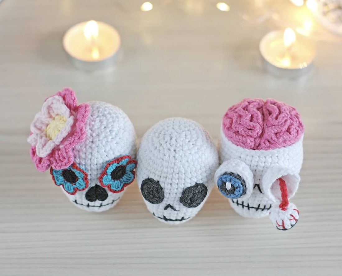 Breloc crosetat Skull - geantă și husă - accesorii genți - breloc - Artynos.ro Breloc crosetat Skull - geantă și husă - accesorii genți - breloc - Artynos.ro