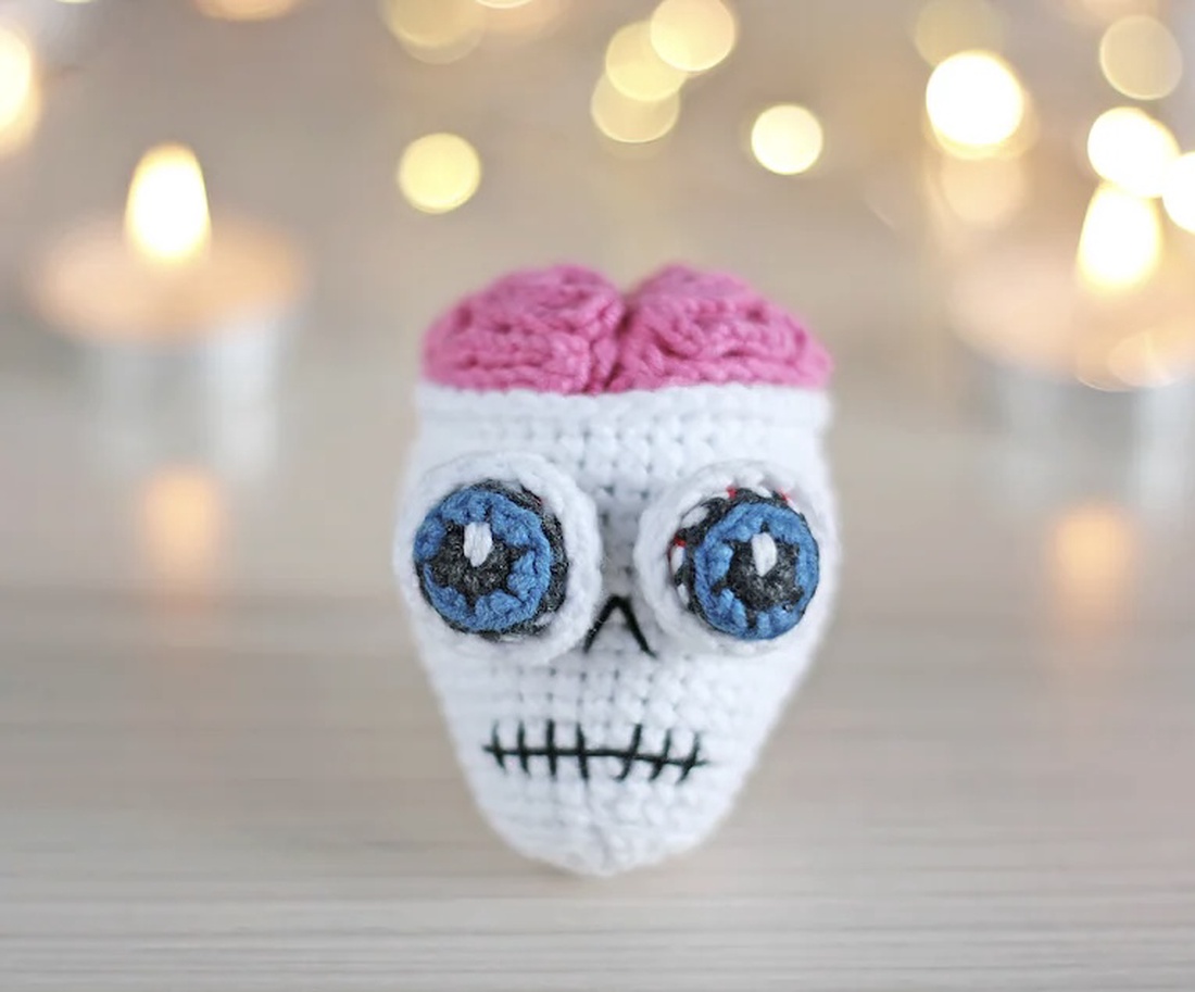 Breloc crosetat Skull - geantă și husă - accesorii genți - breloc - Artynos.ro Breloc crosetat Skull - geantă și husă - accesorii genți - breloc - Artynos.ro
