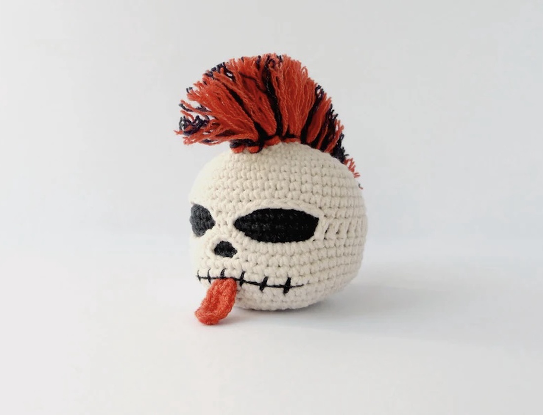 Breloc crosetat Punk Skull - geantă și husă - accesorii genți - breloc - Artynos.ro Breloc crosetat Punk Skull - geantă și husă - accesorii genți - breloc - Artynos.ro