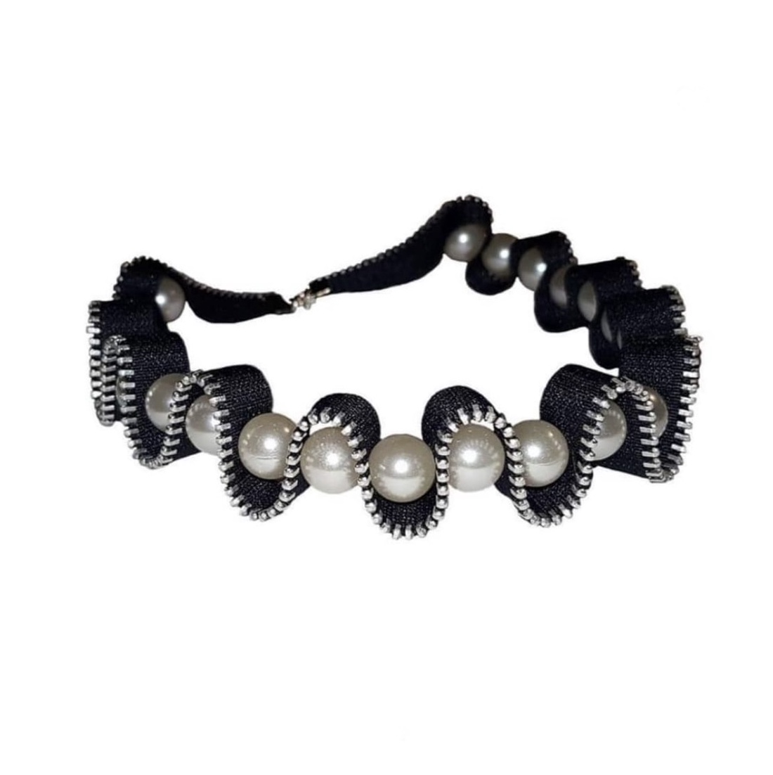 Colier-choker statement perle - bijuterii - coliere - coliere cu mărgele - Artynos.ro Colier-choker statement perle - bijuterii - coliere - coliere cu mărgele - Artynos.ro