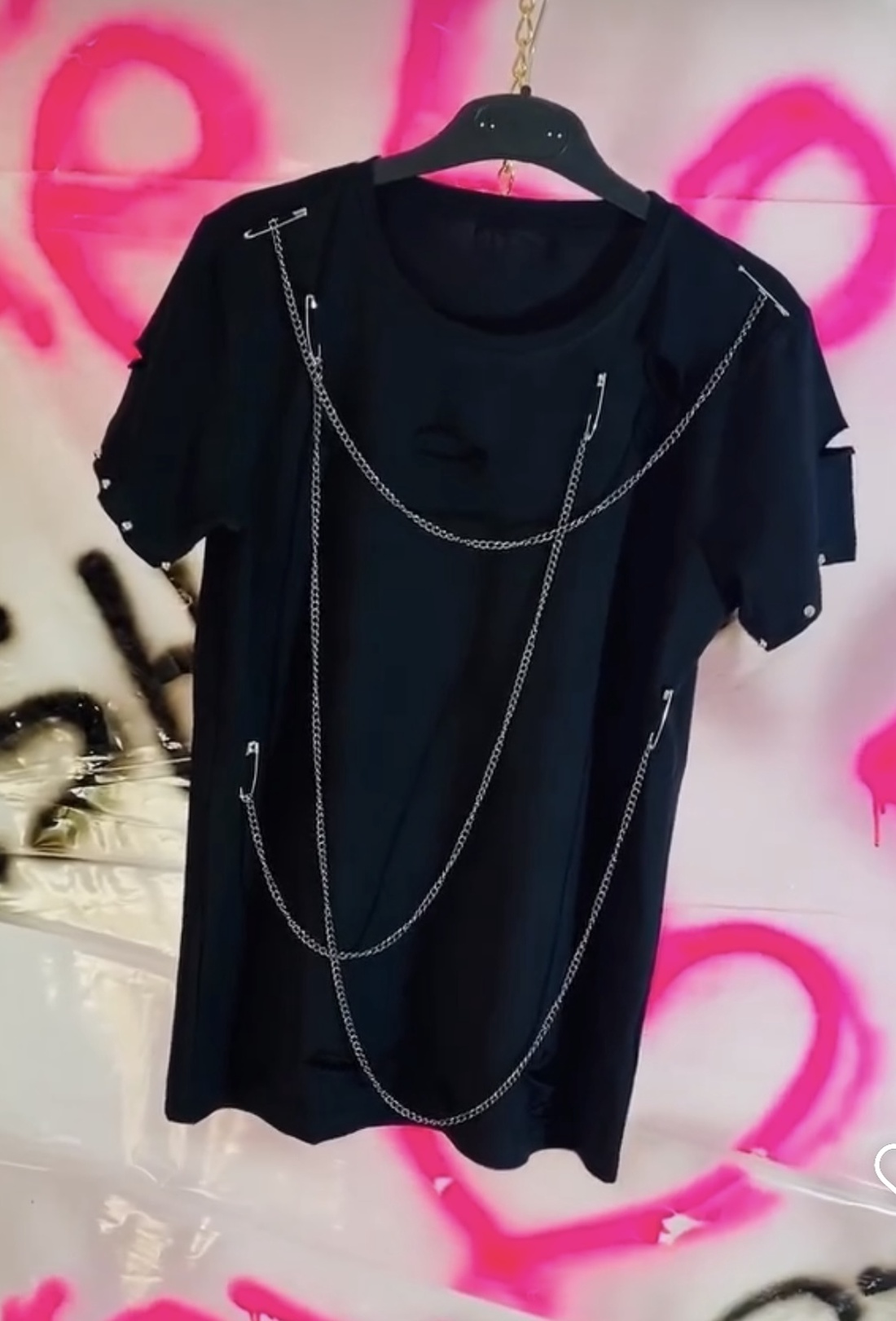 Tricou unisex cu lanturi - îmbrăcăminte și modă - haine damă - tricou și top de damă - Artynos.ro Tricou unisex cu lanturi - îmbrăcăminte și modă - haine damă - tricou și top de damă - Artynos.ro