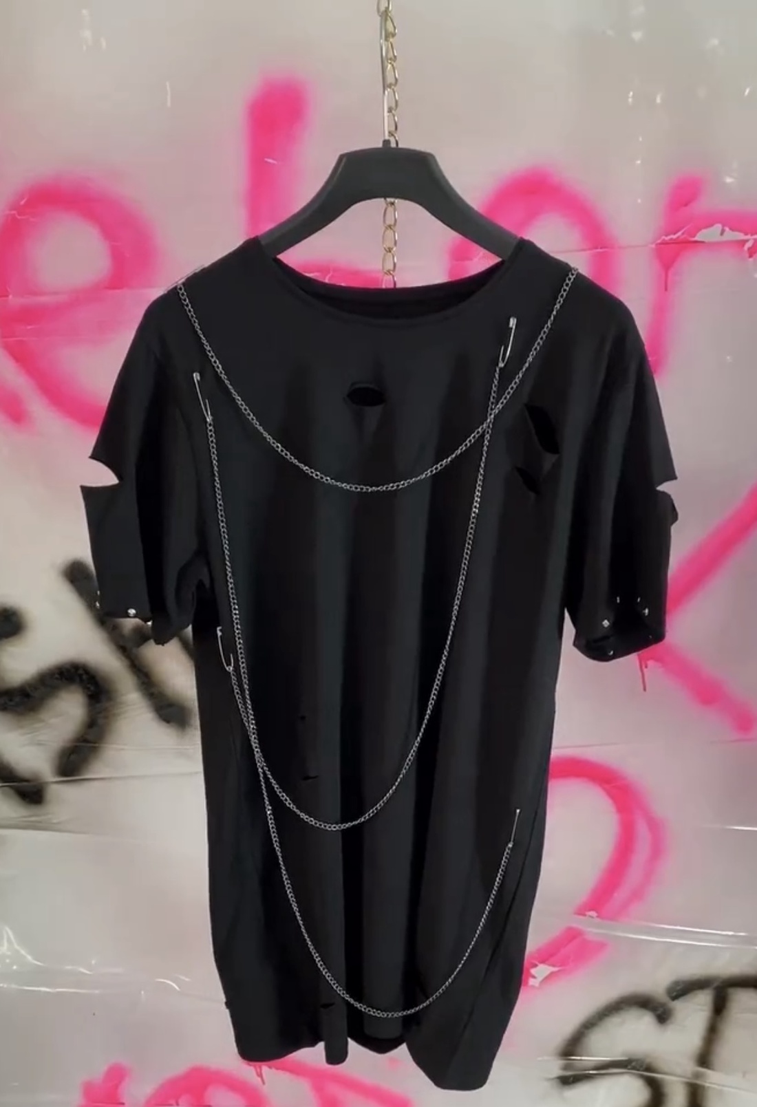 Tricou unisex cu lanturi - îmbrăcăminte și modă - haine damă - tricou și top de damă - Artynos.ro Tricou unisex cu lanturi - îmbrăcăminte și modă - haine damă - tricou și top de damă - Artynos.ro