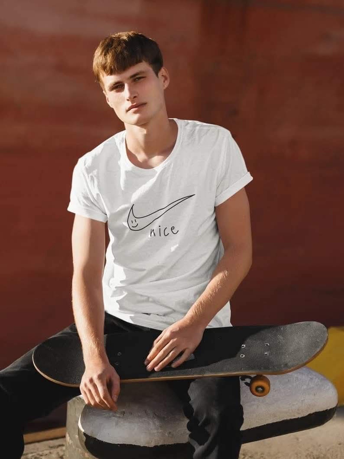 Tricou unisex brodat manual - îmbrăcăminte și modă - haine damă - tricou și top de damă - Artynos.ro Tricou unisex brodat manual - îmbrăcăminte și modă - haine damă - tricou și top de damă - Artynos.ro