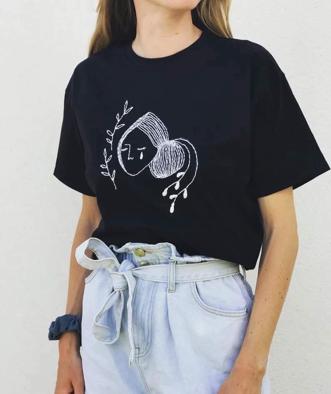 Tricou unisex brodat manual - îmbrăcăminte și modă - haine damă - tricou și top de damă - Artynos.ro Tricou unisex brodat manual - îmbrăcăminte și modă - haine damă - tricou și top de damă - Artynos.ro