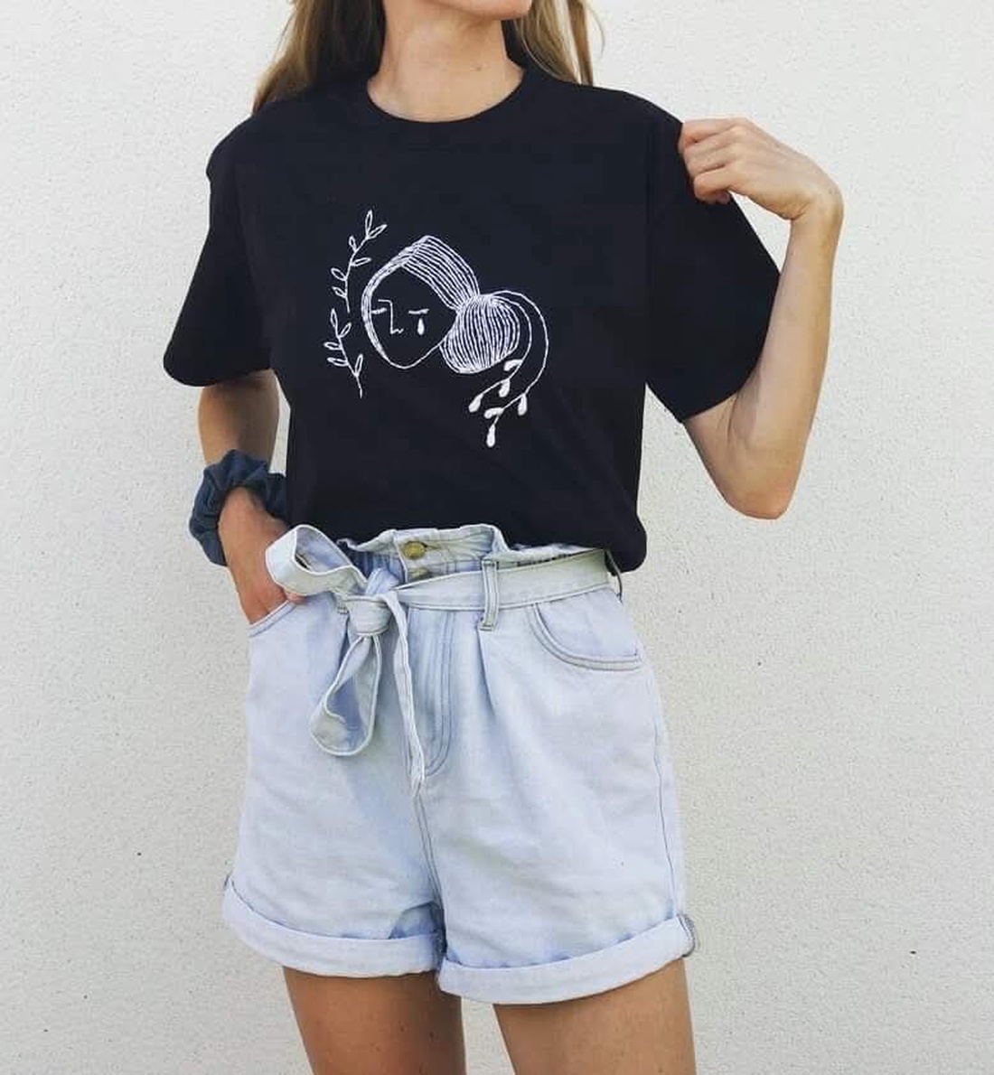 Tricou unisex brodat manual - îmbrăcăminte și modă - haine damă - tricou și top de damă - Artynos.ro Tricou unisex brodat manual - îmbrăcăminte și modă - haine damă - tricou și top de damă - Artynos.ro