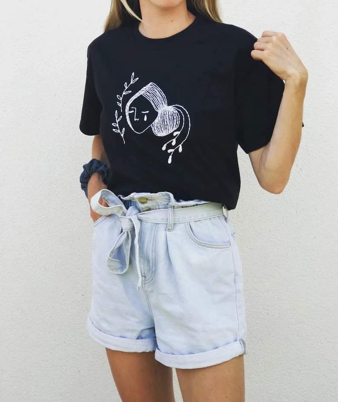Tricou unisex brodat manual - îmbrăcăminte și modă - haine damă - tricou și top de damă - Artynos.ro Tricou unisex brodat manual - îmbrăcăminte și modă - haine damă - tricou și top de damă - Artynos.ro