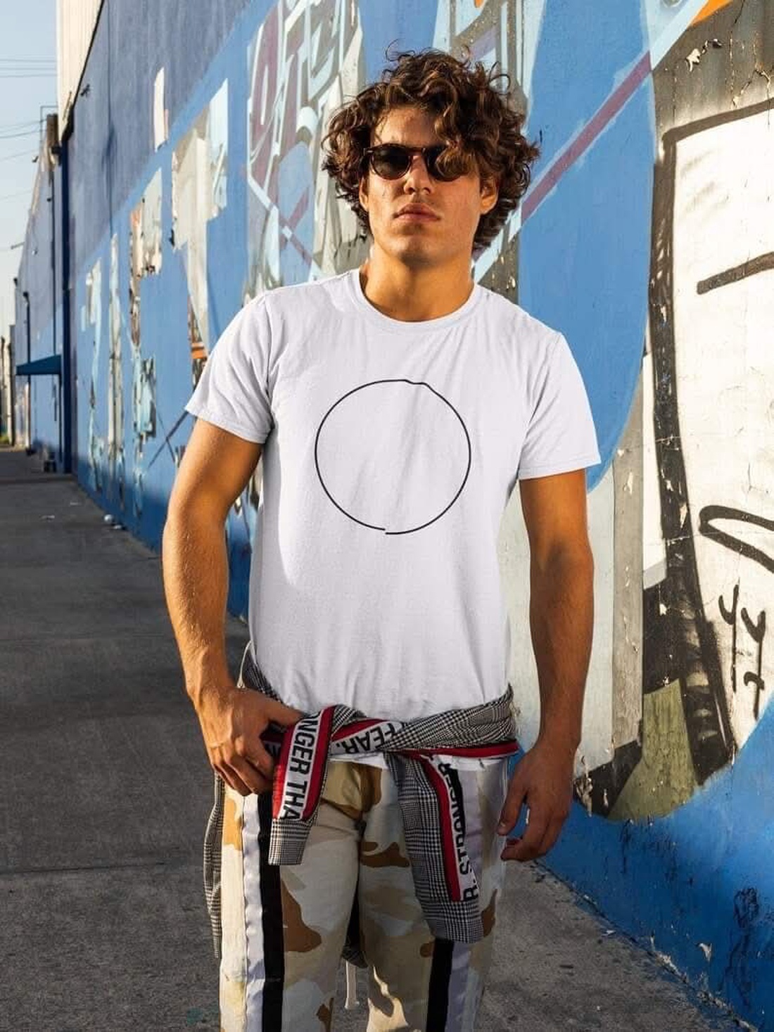 Tricou unisex brodat manual - îmbrăcăminte și modă - haine damă - tricou și top de damă - Artynos.ro Tricou unisex brodat manual - îmbrăcăminte și modă - haine damă - tricou și top de damă - Artynos.ro